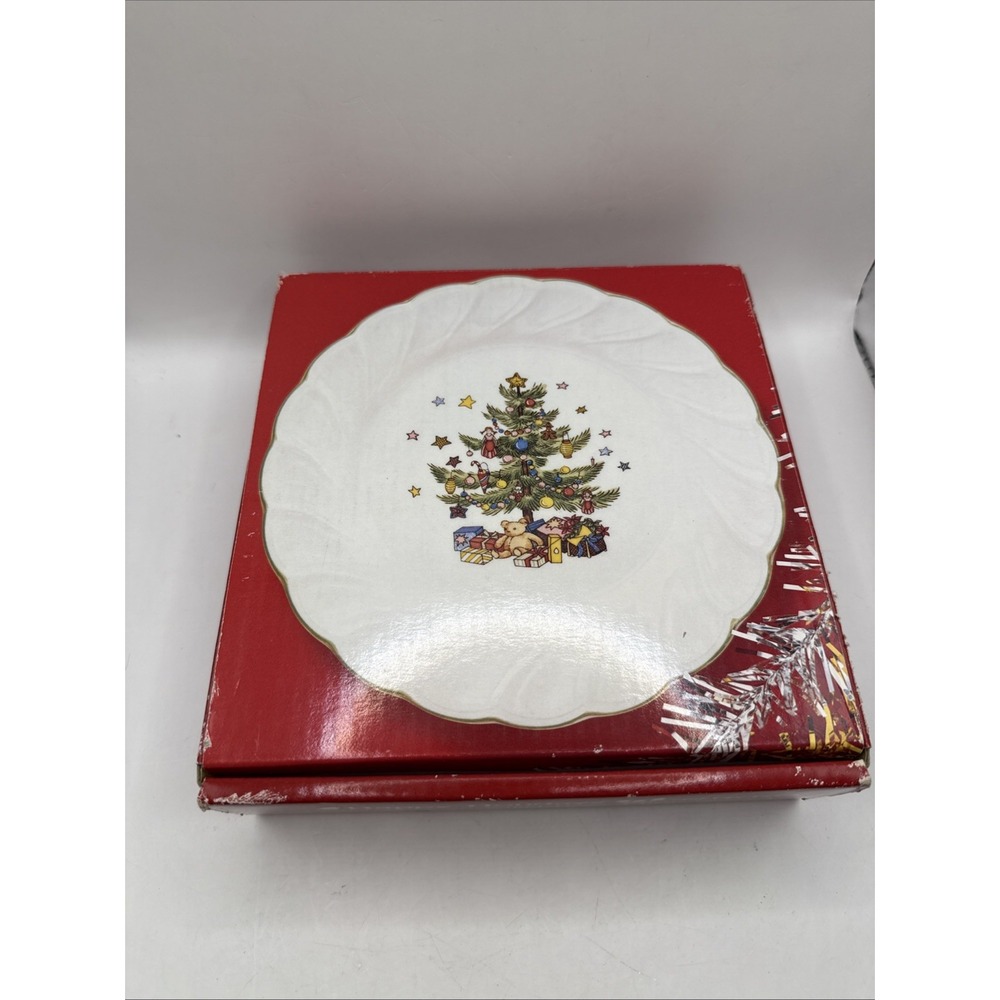 NIKKO "Happy Holidays" Christmas Tree Salad Dessert Plates Set of 4